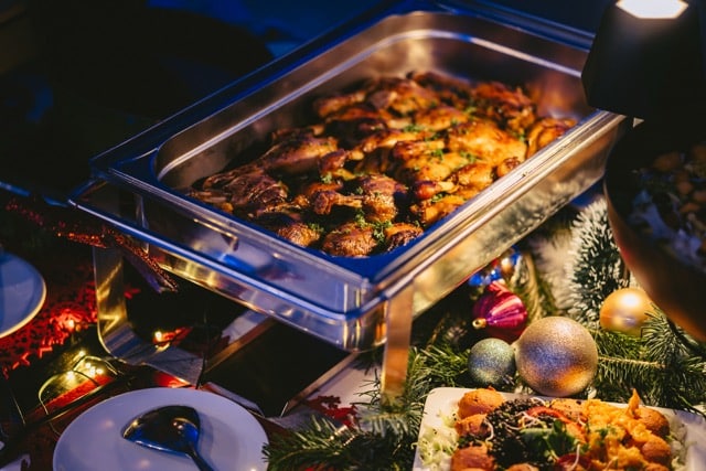 Das Bild zeigt Gänsekeulen vom Weihnachtscatering Berlin.